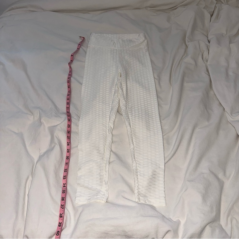 White Leggings with Scrunch Butt!